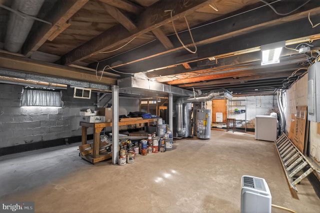 2403 BURKE AVE, Alexandria, VA 22301