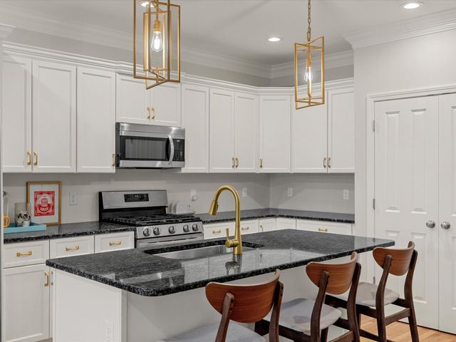 77 Sunflower Way, Plymouth, MA 02360