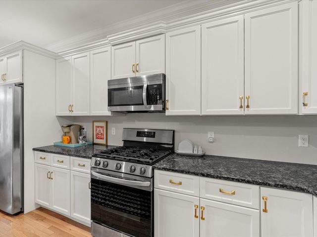 77 Sunflower Way, Plymouth, MA 02360