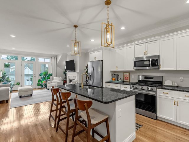 77 Sunflower Way, Plymouth, MA 02360