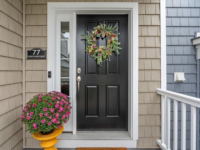 77 Sunflower Way, Plymouth, MA 02360