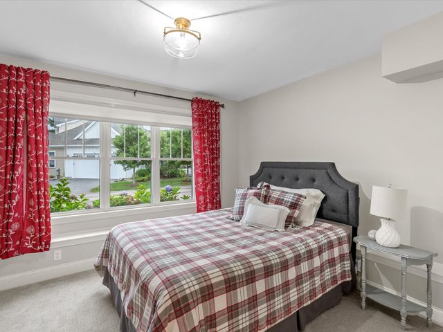 77 Sunflower Way, Plymouth, MA 02360