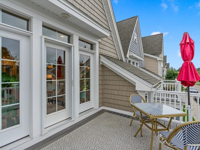 77 Sunflower Way, Plymouth, MA 02360
