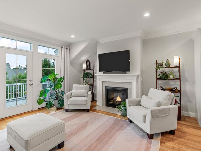 77 Sunflower Way, Plymouth, MA 02360