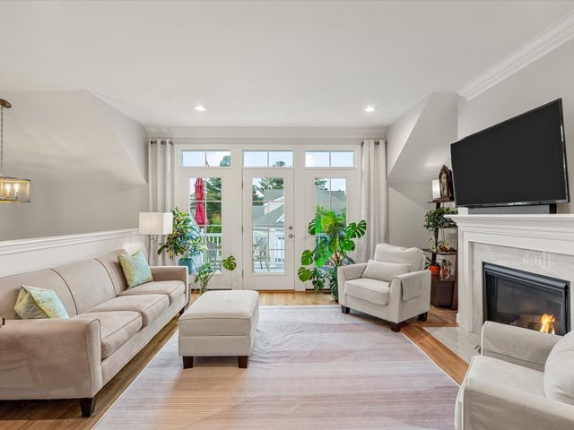 77 Sunflower Way, Plymouth, MA 02360