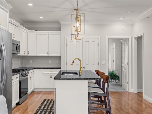 77 Sunflower Way, Plymouth, MA 02360