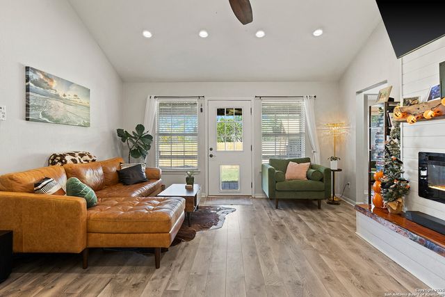 204 Lake Park, Canyon Lake, TX 78133