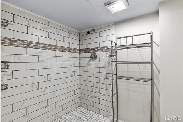 815 Holiday Avenue, Hazelwood, MO 63042