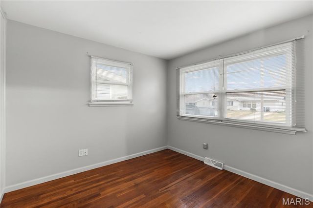 815 Holiday Avenue, Hazelwood, MO 63042