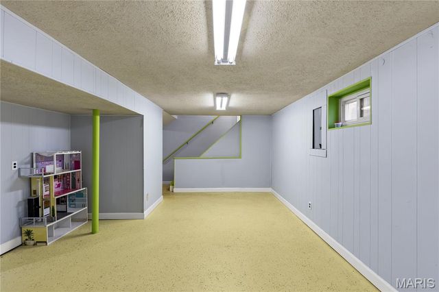 815 Holiday Avenue, Hazelwood, MO 63042