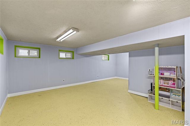 815 Holiday Avenue, Hazelwood, MO 63042