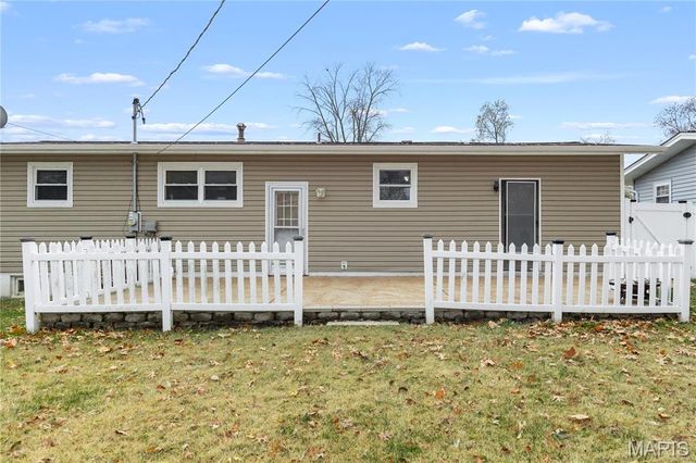 815 Holiday Avenue, Hazelwood, MO 63042