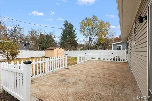 815 Holiday Avenue, Hazelwood, MO 63042