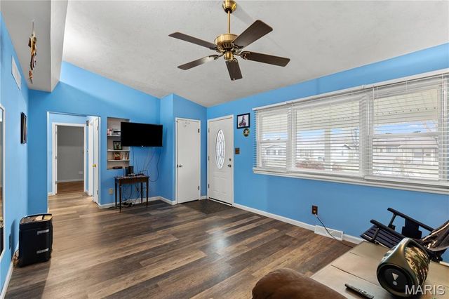 815 Holiday Avenue, Hazelwood, MO 63042