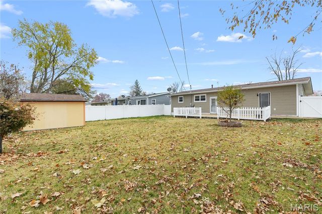 815 Holiday Avenue, Hazelwood, MO 63042