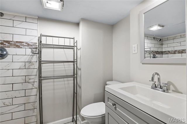 815 Holiday Avenue, Hazelwood, MO 63042