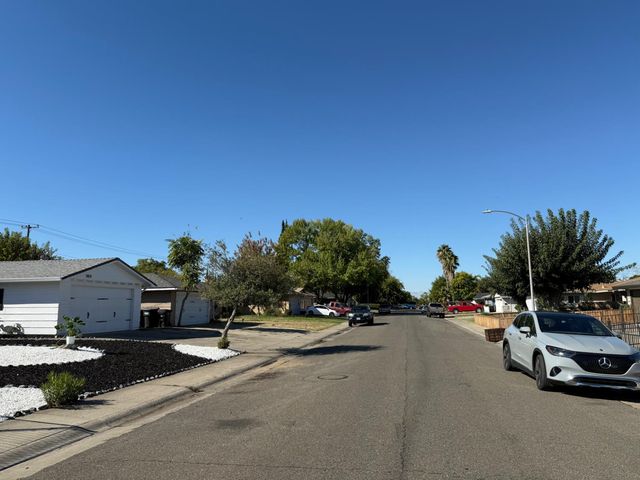 5851 Larry Way, North Highlands, CA 95660