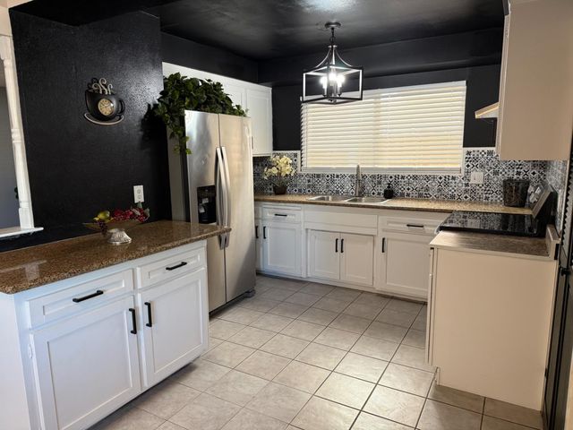 5851 Larry Way, North Highlands, CA 95660