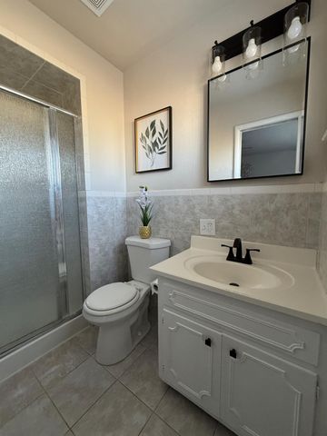 5851 Larry Way, North Highlands, CA 95660