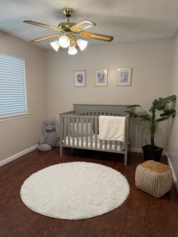 5851 Larry Way, North Highlands, CA 95660