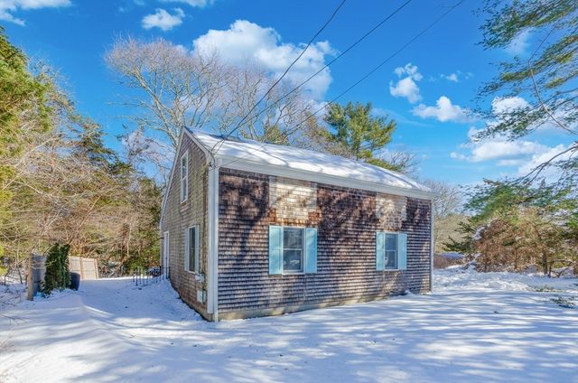 56 Acushnet Road, Mattapoisett, MA 02739