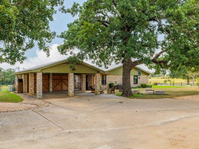 1045 Private Road 7005, Lexington, TX 78947