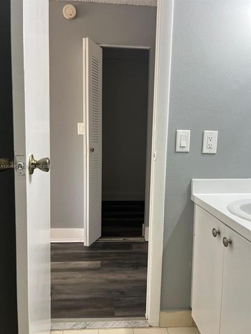 18051 NW 68th Avenue K204, Hialeah, FL 33015