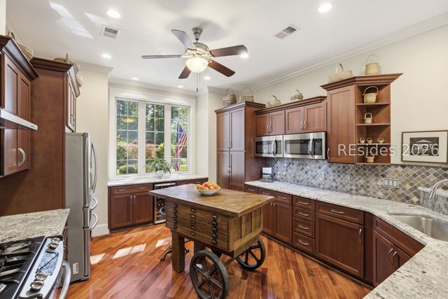 37 Anchor Cove Ct, Bluffton, SC 29910