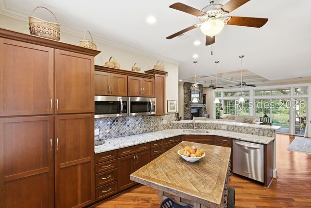 37 Anchor Cove Ct, Bluffton, SC 29910