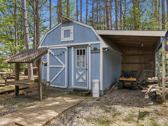 18648 Lawrence Drive, Stanwood, MI 49346