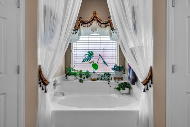 108 Lauren Court, Joshua, TX 76058