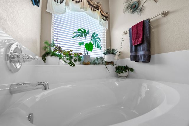 108 Lauren Court, Joshua, TX 76058