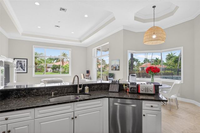 2538 Montclaire Ct, Weston, FL 33327