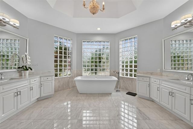 2538 Montclaire Ct, Weston, FL 33327