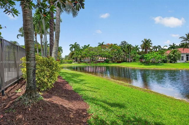 2538 Montclaire Ct, Weston, FL 33327