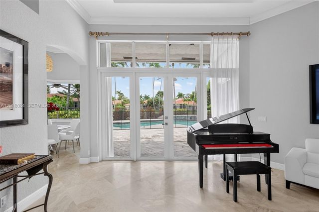 2538 Montclaire Ct, Weston, FL 33327