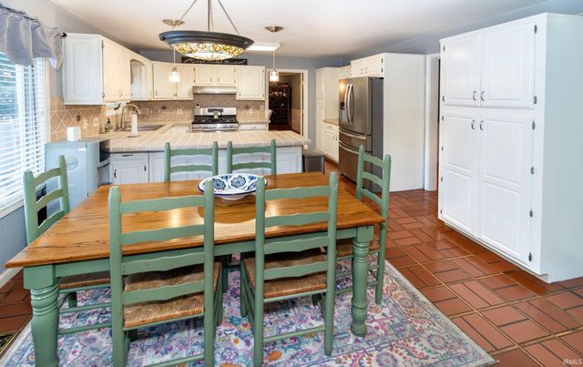 2535 Grandview Drive, Vincennes, IN 47591