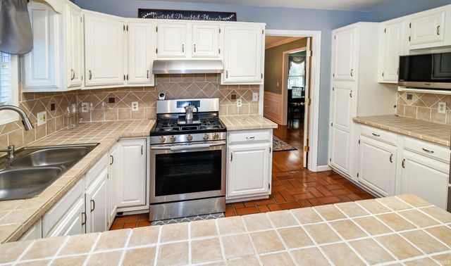 2535 Grandview Drive, Vincennes, IN 47591