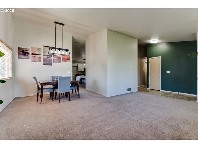 549 GILFRY Ave, Creswell, OR 97426