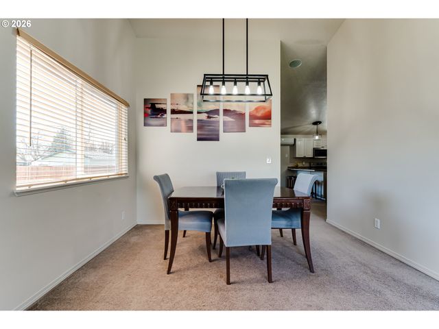 549 GILFRY Ave, Creswell, OR 97426