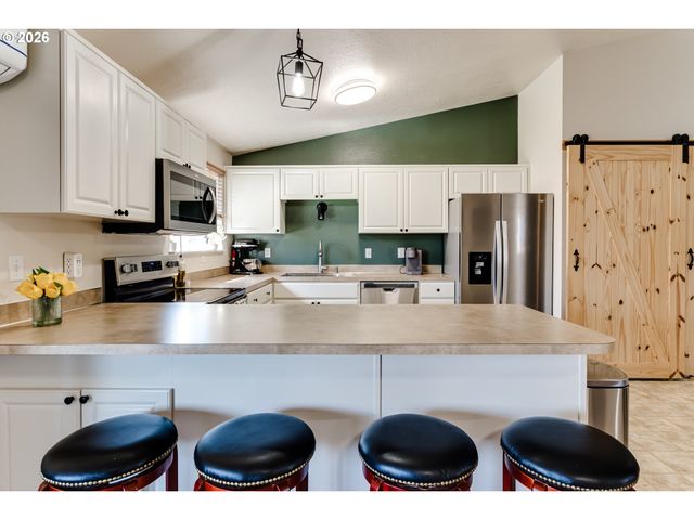 549 GILFRY Ave, Creswell, OR 97426