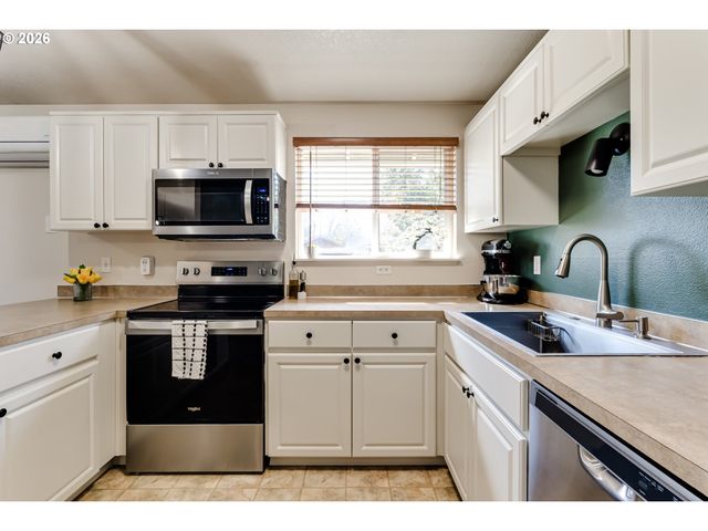 549 GILFRY Ave, Creswell, OR 97426