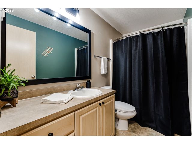 549 GILFRY Ave, Creswell, OR 97426