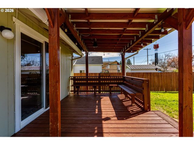 549 GILFRY Ave, Creswell, OR 97426