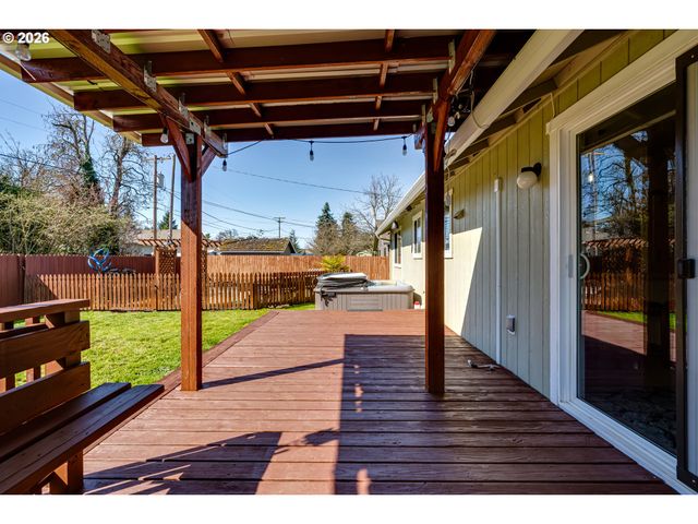 549 GILFRY Ave, Creswell, OR 97426