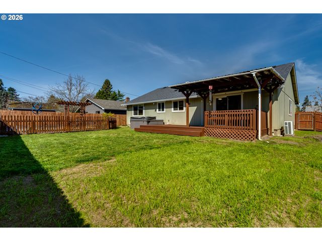 549 GILFRY Ave, Creswell, OR 97426