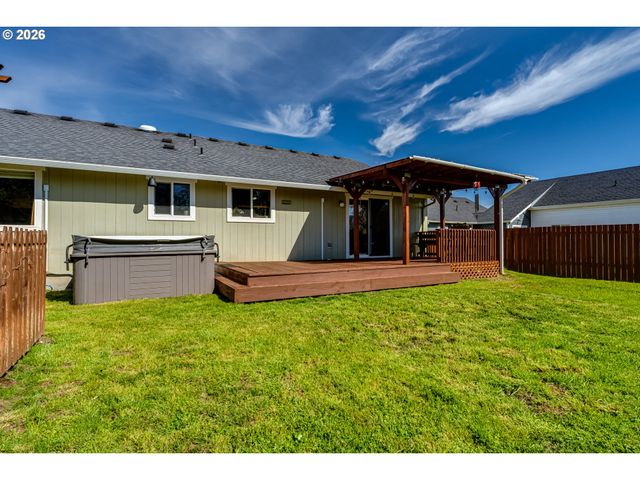 549 GILFRY Ave, Creswell, OR 97426