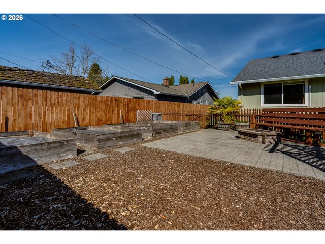 549 GILFRY Ave, Creswell, OR 97426