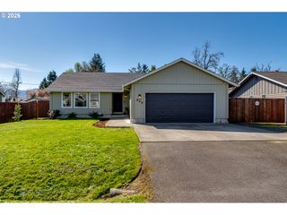 549 GILFRY Ave, Creswell, OR 97426
