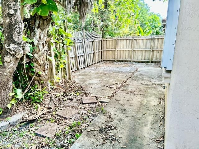 1445 SW 11th Place, Fort Lauderdale, FL 33312